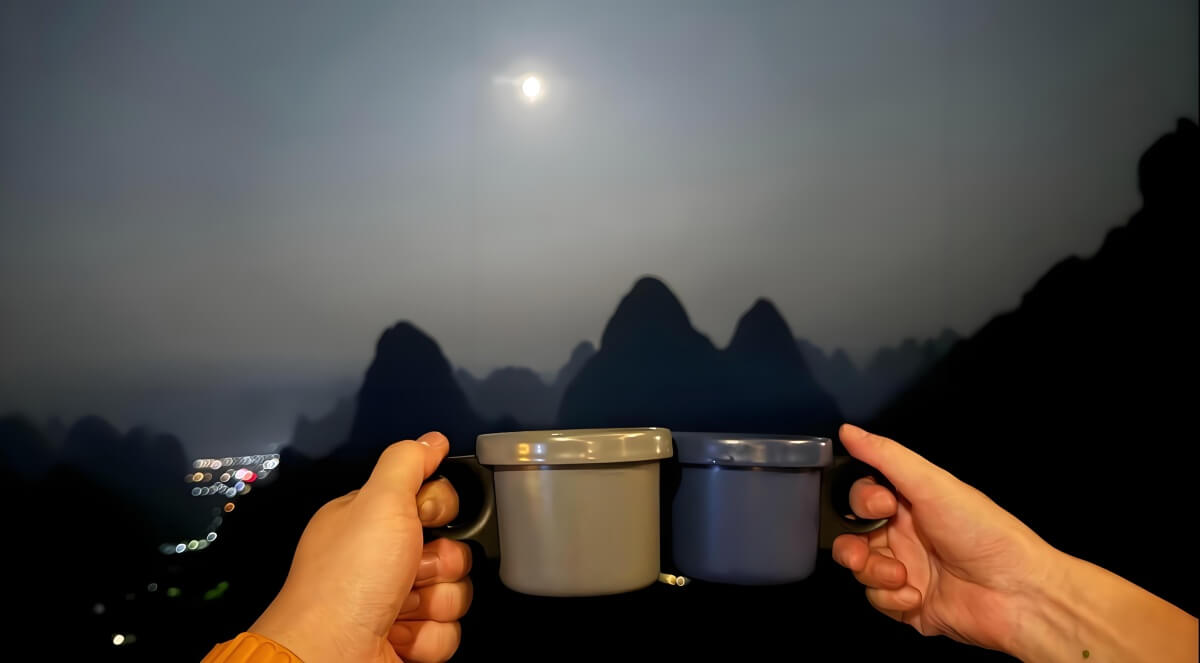 阳朔赏月.jpg