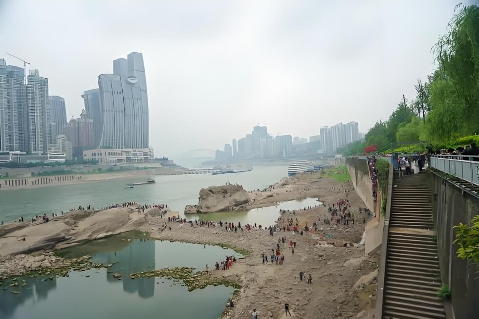 长江重庆段的水位下降，600年明代石佛 (1).jpg