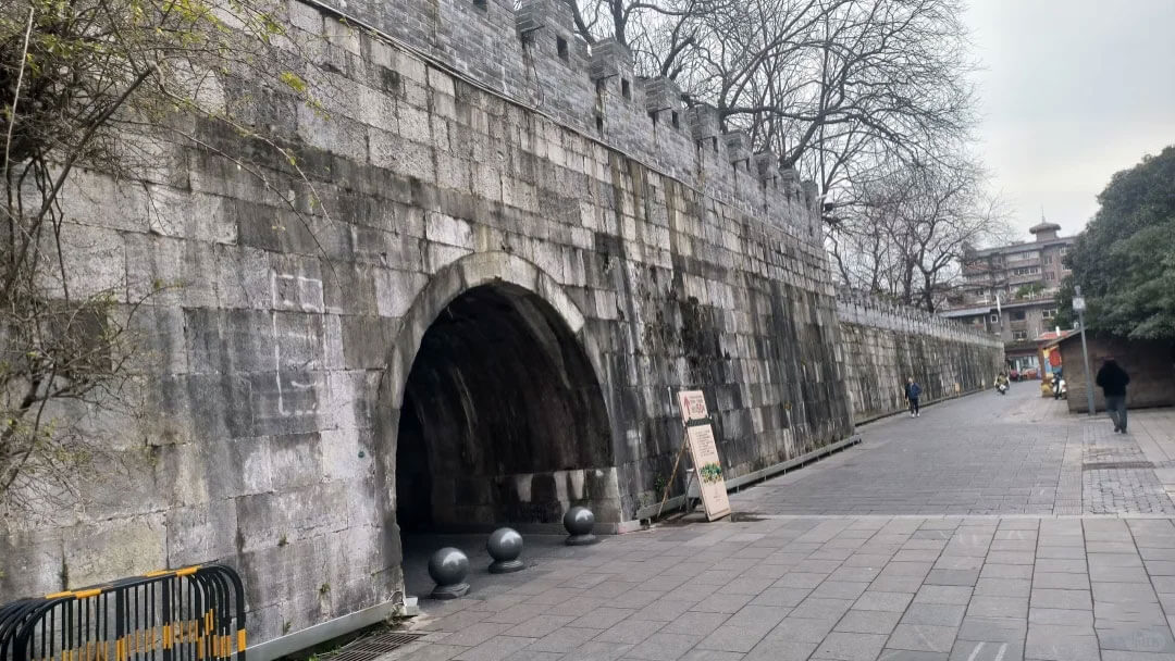 桂林靖江王府的城墙2.jpg