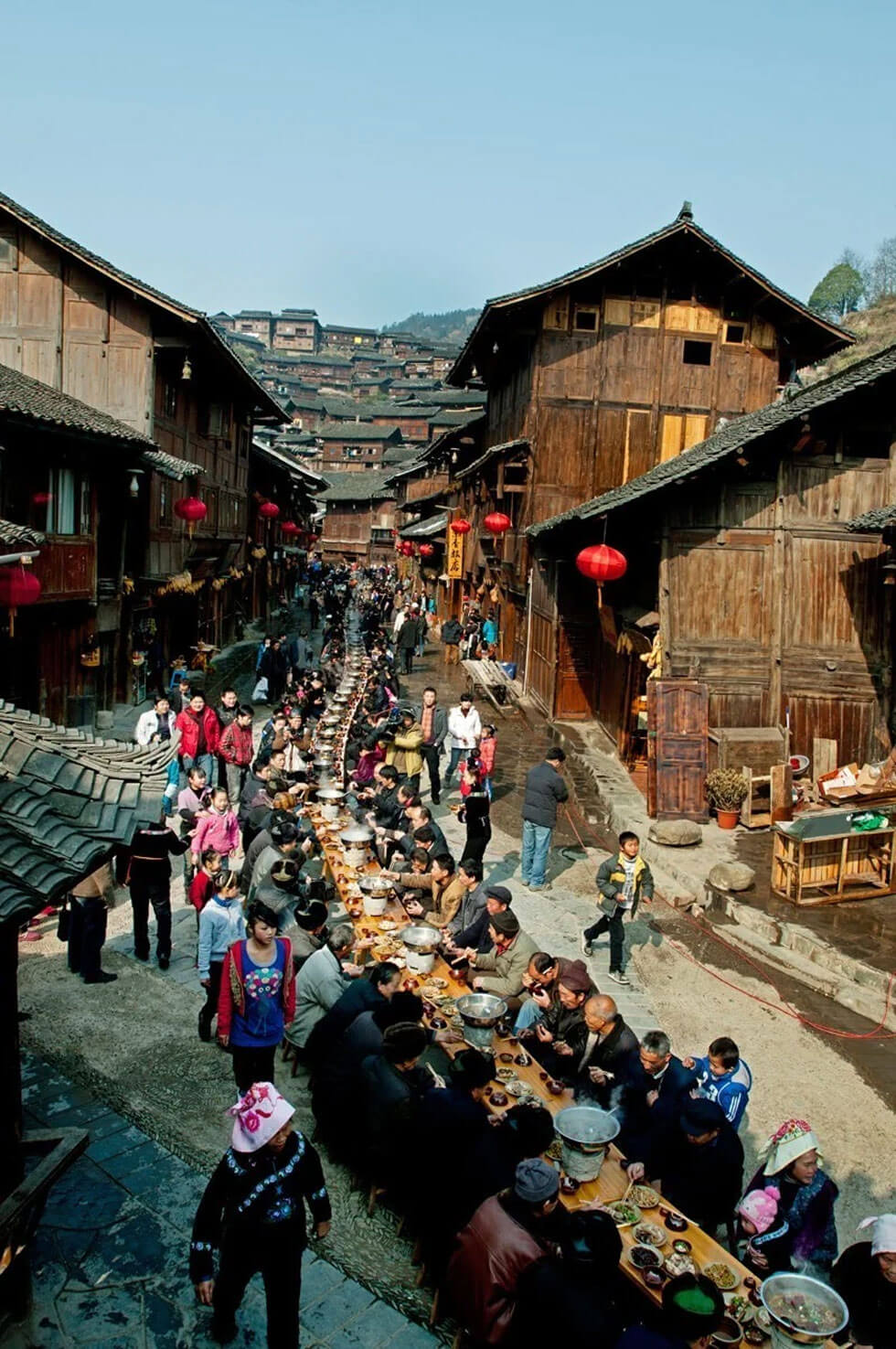 来宾瑶族的 “长桌宴.jpg